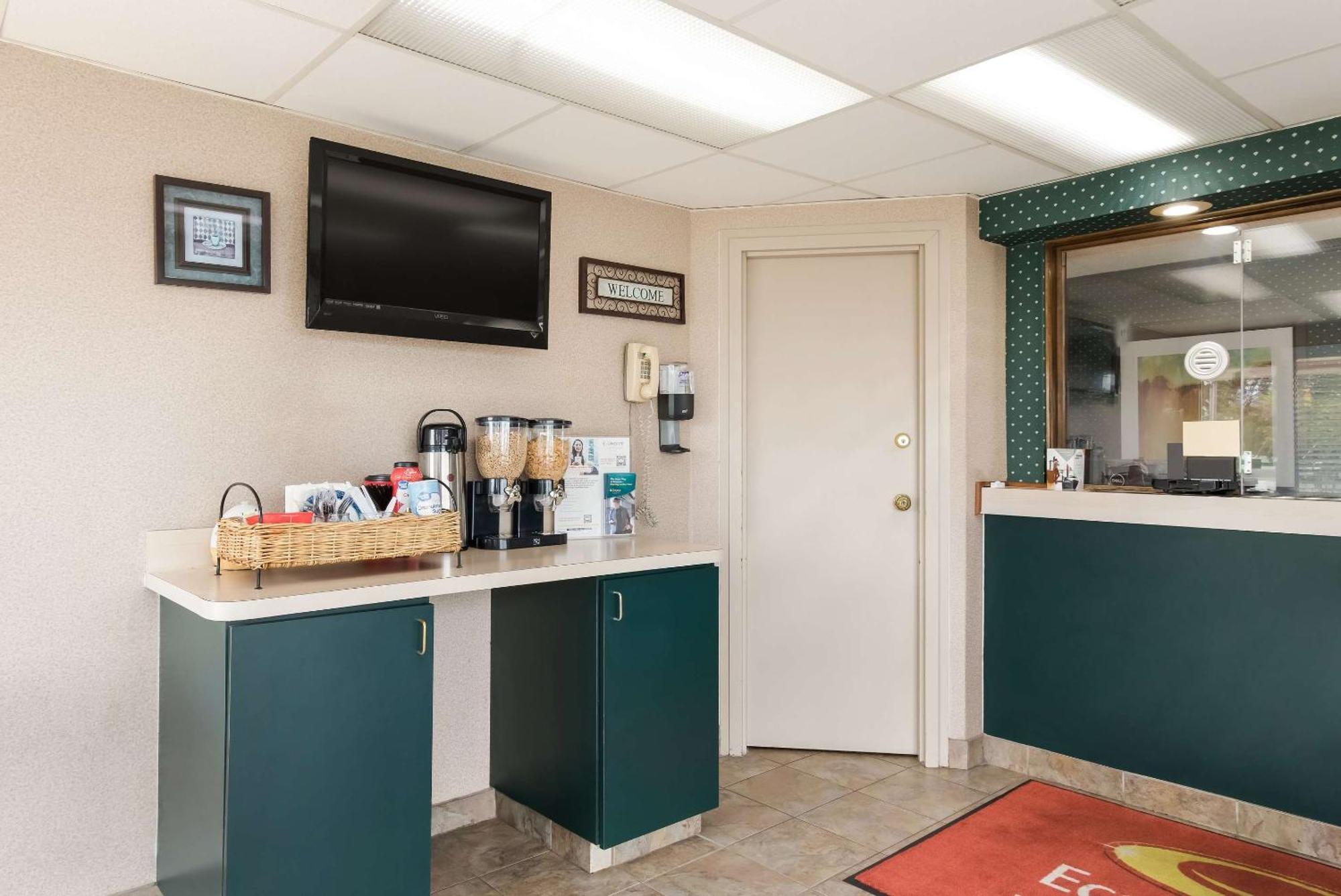 Econo Lodge North Washington Bagian luar foto