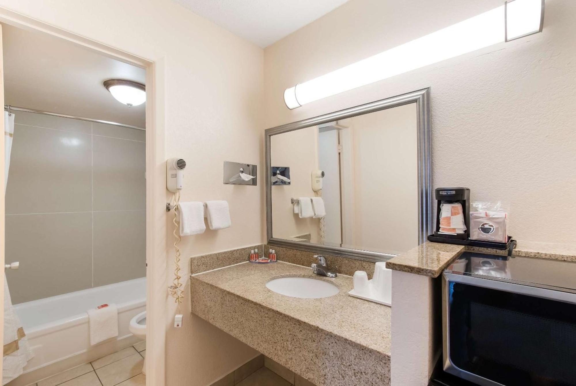 Econo Lodge North Washington Bagian luar foto