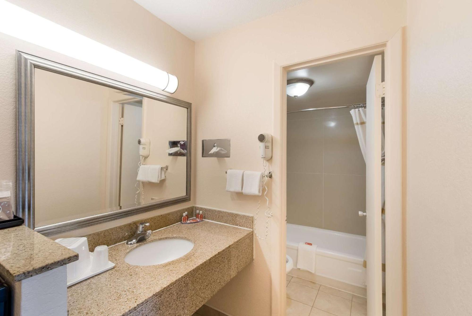 Econo Lodge North Washington Bagian luar foto