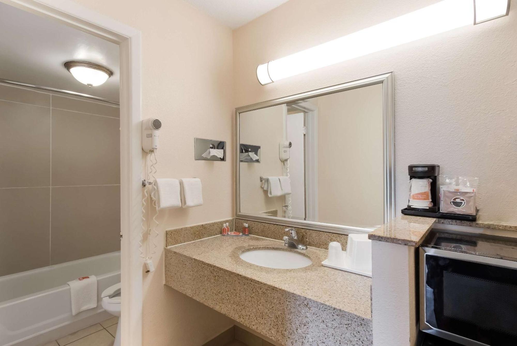 Econo Lodge North Washington Bagian luar foto
