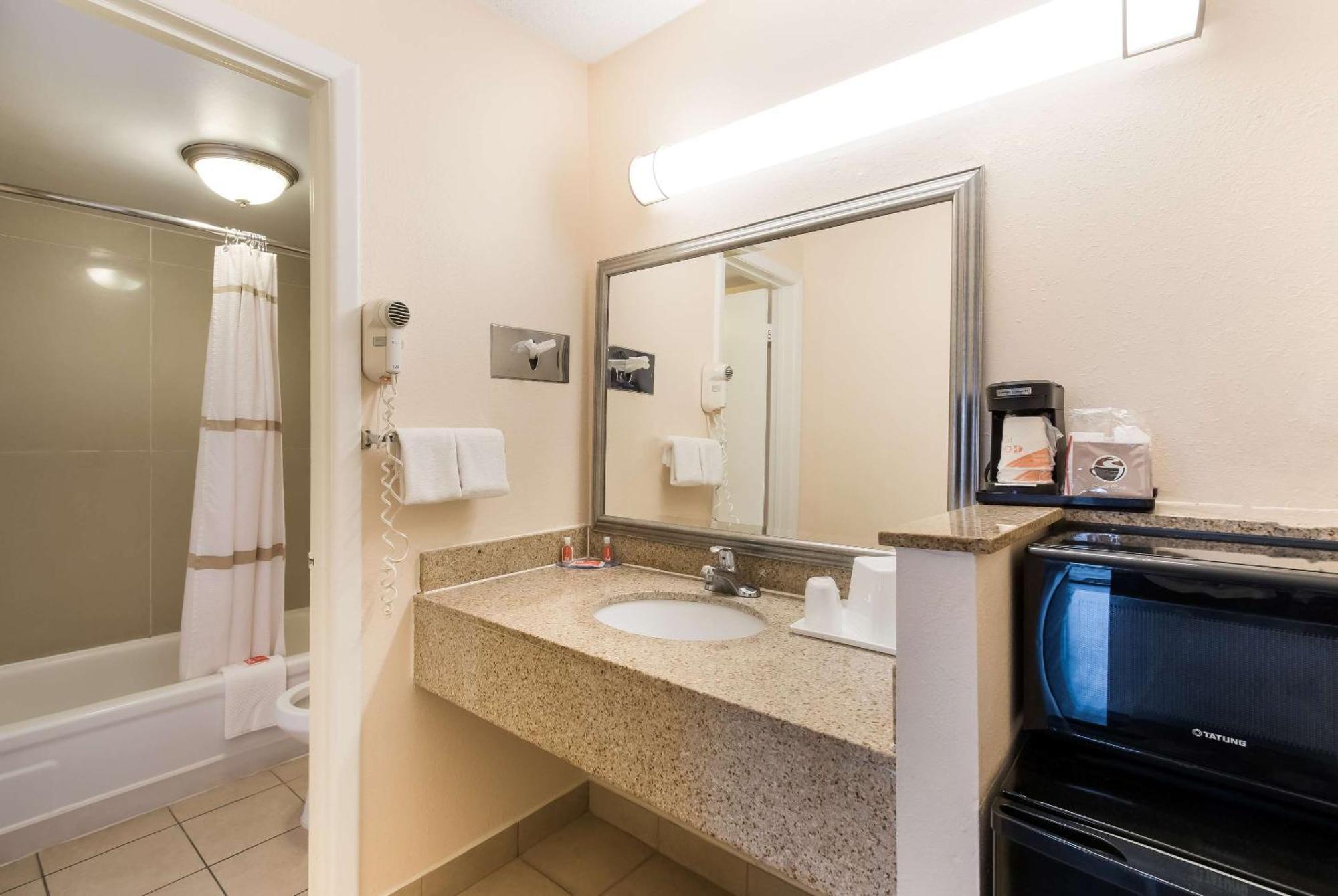 Econo Lodge North Washington Bagian luar foto